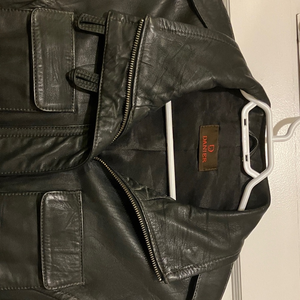 Semi-fitted Black Leather Jacket - Excellent Condition - Picture 2 of 5